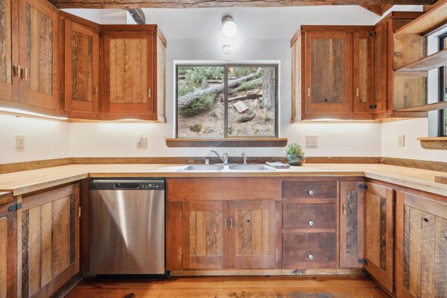 2120 Pack Trail, Mount Shasta, CA 96067