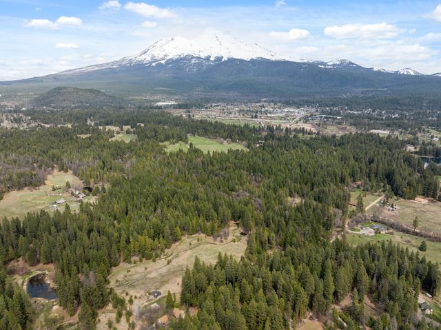 2120 Pack Trail, Mount Shasta, CA 96067