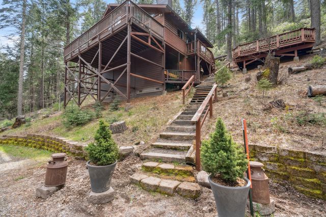 2120 Pack Trail, Mount Shasta, CA 96067