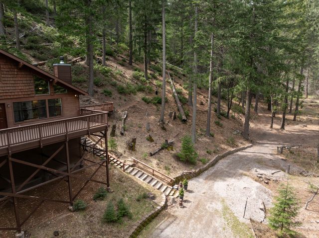 2120 Pack Trail, Mount Shasta, CA 96067
