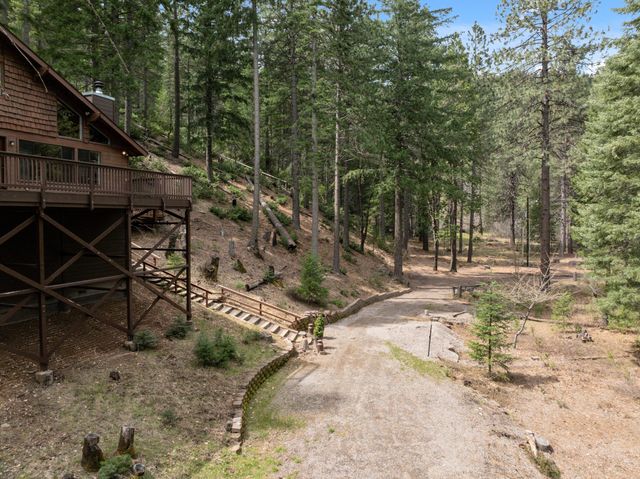 2120 Pack Trail, Mount Shasta, CA 96067