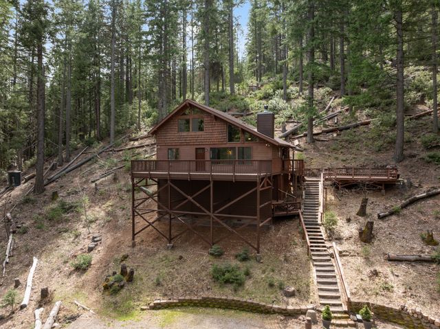 2120 Pack Trail, Mount Shasta, CA 96067
