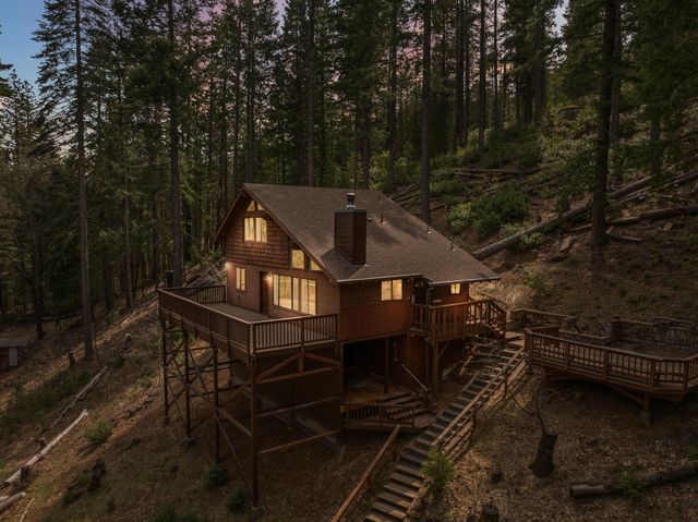 2120 Pack Trail, Mount Shasta, CA 96067