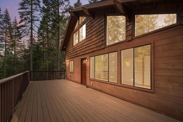 2120 Pack Trail, Mount Shasta, CA 96067