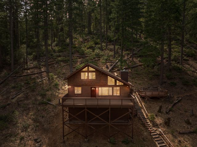 2120 Pack Trail, Mount Shasta, CA 96067
