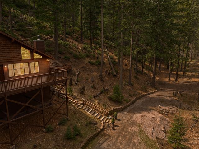 2120 Pack Trail, Mount Shasta, CA 96067