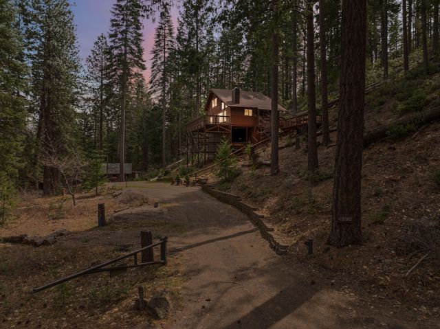 2120 Pack Trail, Mount Shasta, CA 96067