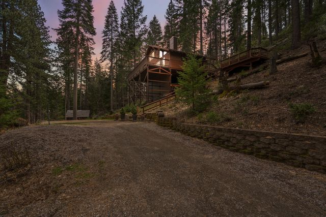 2120 Pack Trail, Mount Shasta, CA 96067