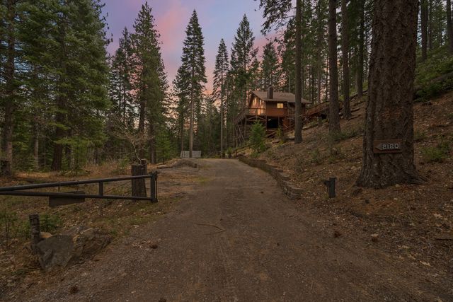 2120 Pack Trail, Mount Shasta, CA 96067