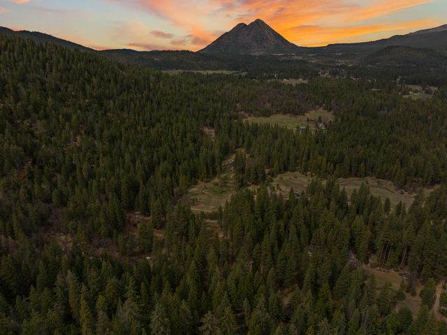 2120 Pack Trail, Mount Shasta, CA 96067