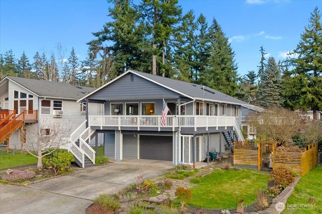 1057 Pinehurst Court, Camano Island, WA 98282