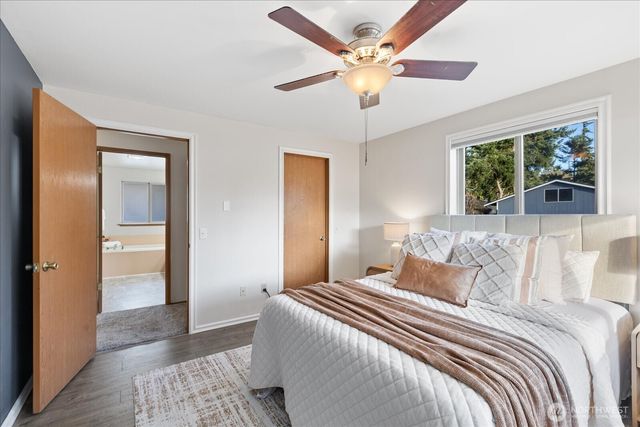 1057 Pinehurst Court, Camano Island, WA 98282