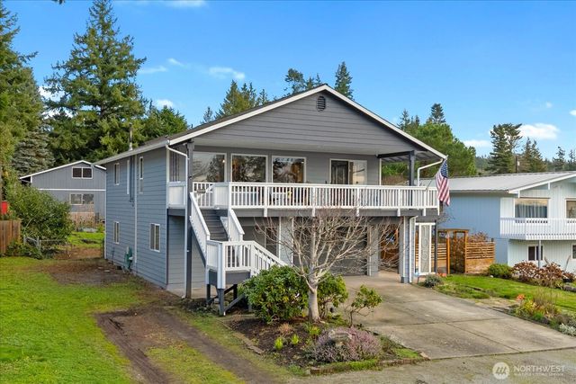 1057 Pinehurst Court, Camano Island, WA 98282