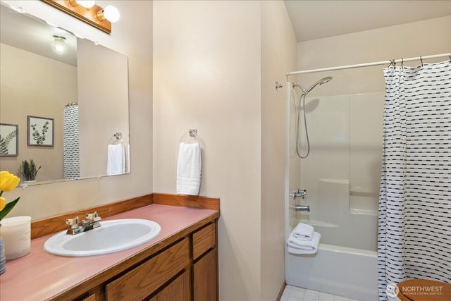 1057 Pinehurst Court, Camano Island, WA 98282