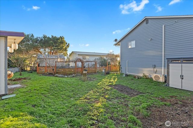 1057 Pinehurst Court, Camano Island, WA 98282