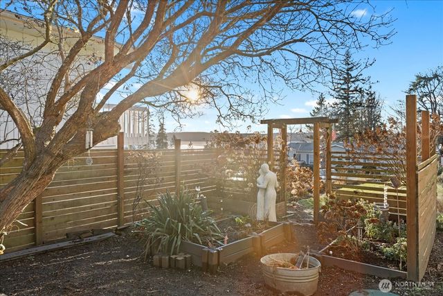 1057 Pinehurst Court, Camano Island, WA 98282