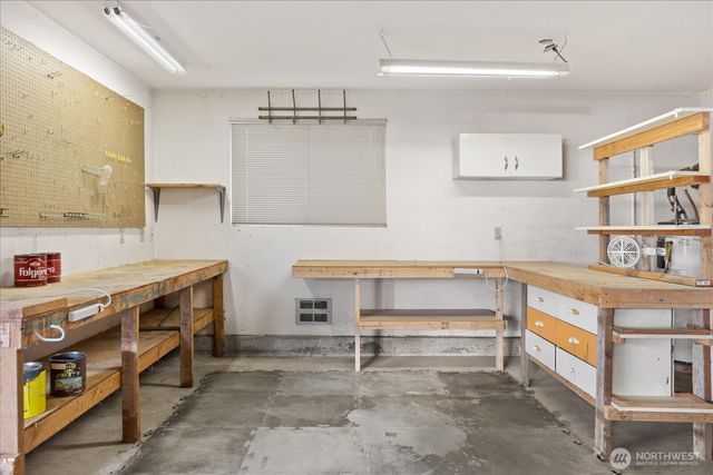 1057 Pinehurst Court, Camano Island, WA 98282