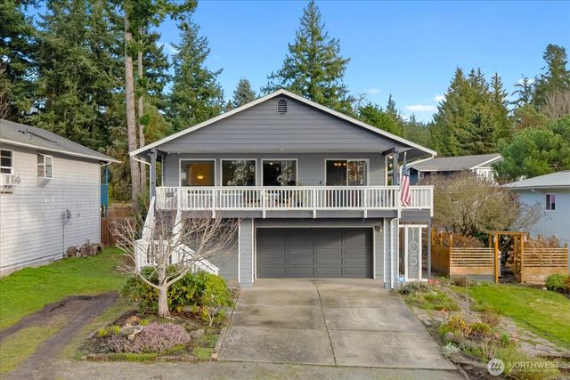 1057 Pinehurst Court, Camano Island, WA 98282