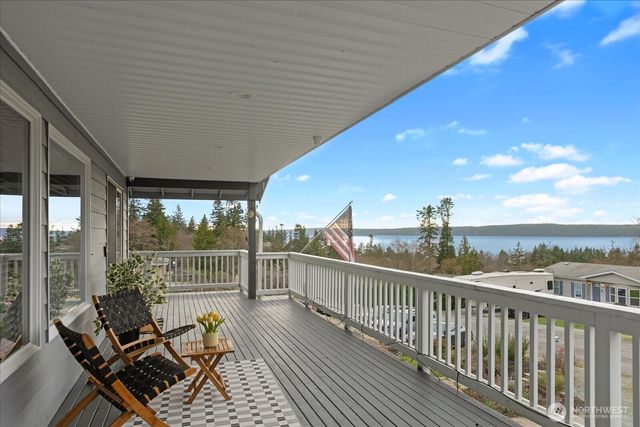 1057 Pinehurst Court, Camano Island, WA 98282