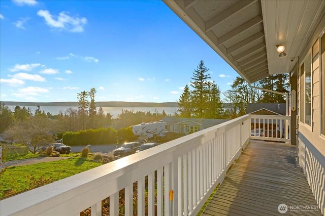 1057 Pinehurst Court, Camano Island, WA 98282