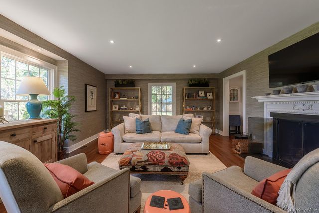 4 September Lane, Glen Cove, NY 11542