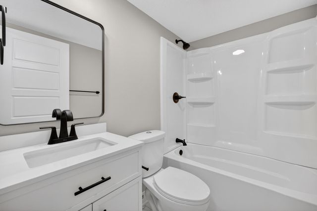 2908 Giles Street, West Des Moines, IA 50265