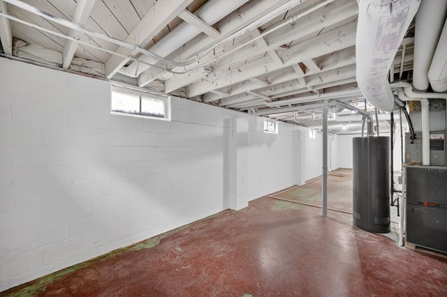 2908 Giles Street, West Des Moines, IA 50265