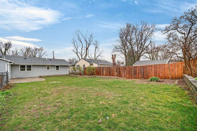 2908 Giles Street, West Des Moines, IA 50265