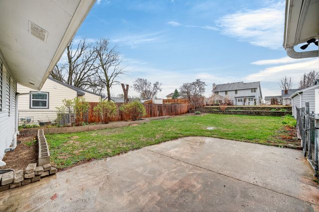 2908 Giles Street, West Des Moines, IA 50265