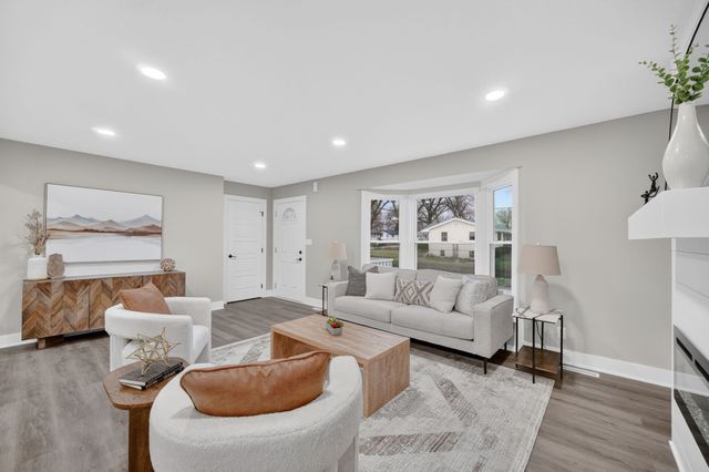 2908 Giles Street, West Des Moines, IA 50265