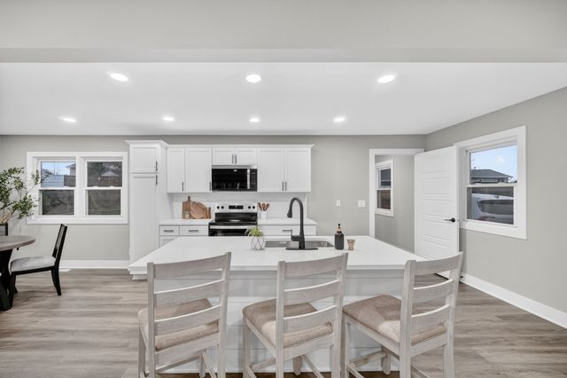 2908 Giles Street, West Des Moines, IA 50265