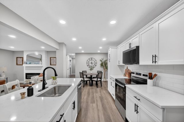 2908 Giles Street, West Des Moines, IA 50265