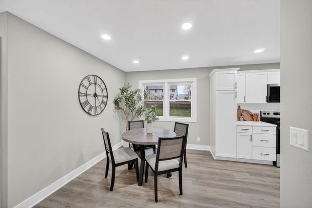 2908 Giles Street, West Des Moines, IA 50265