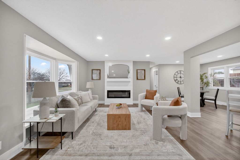 2908 Giles Street, West Des Moines, IA 50265