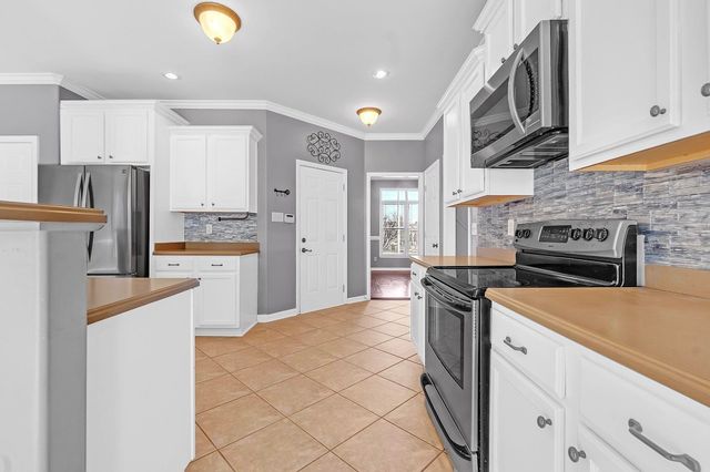 6587 CAROLOT LN, Bartlett, TN 38135