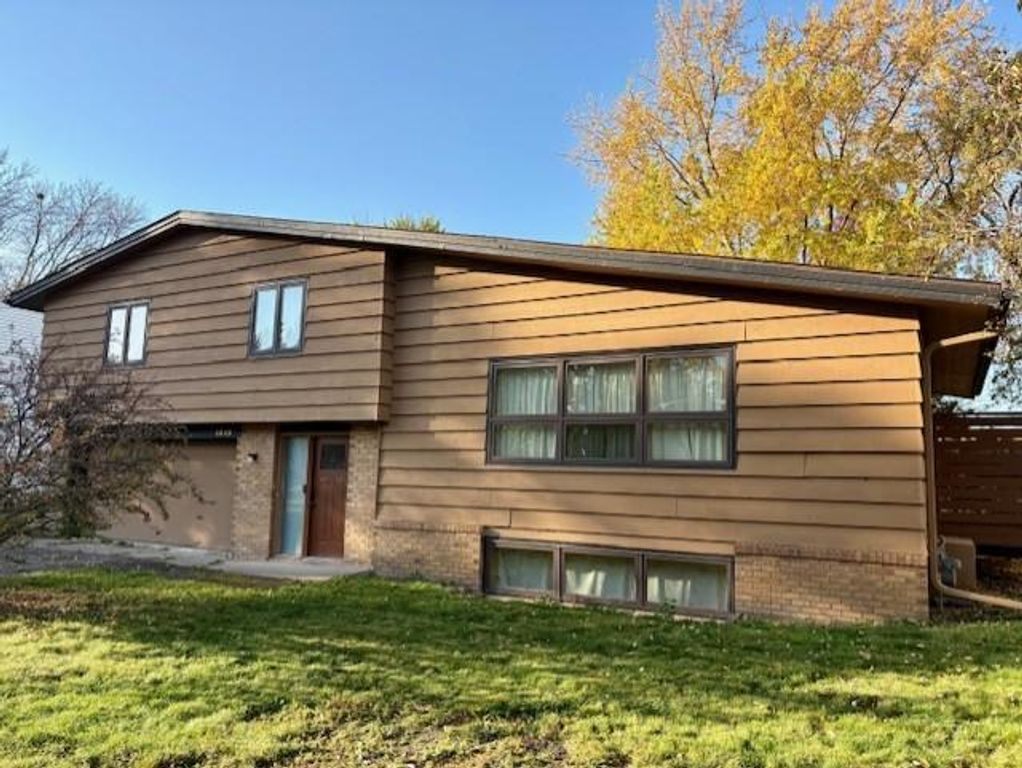 4649 Decatur Avenue N, New Hope, MN 55428