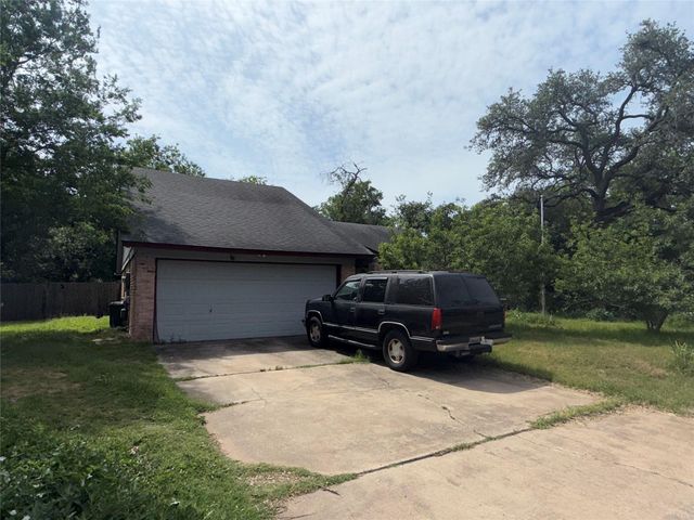 7405 Whispering Winds DR, Austin, TX 78745