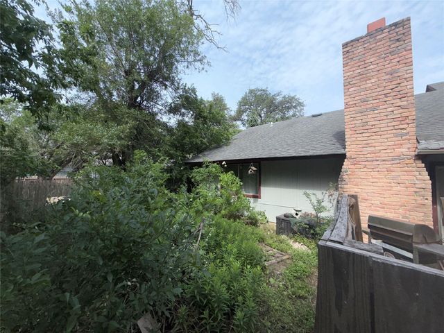 7405 Whispering Winds DR, Austin, TX 78745