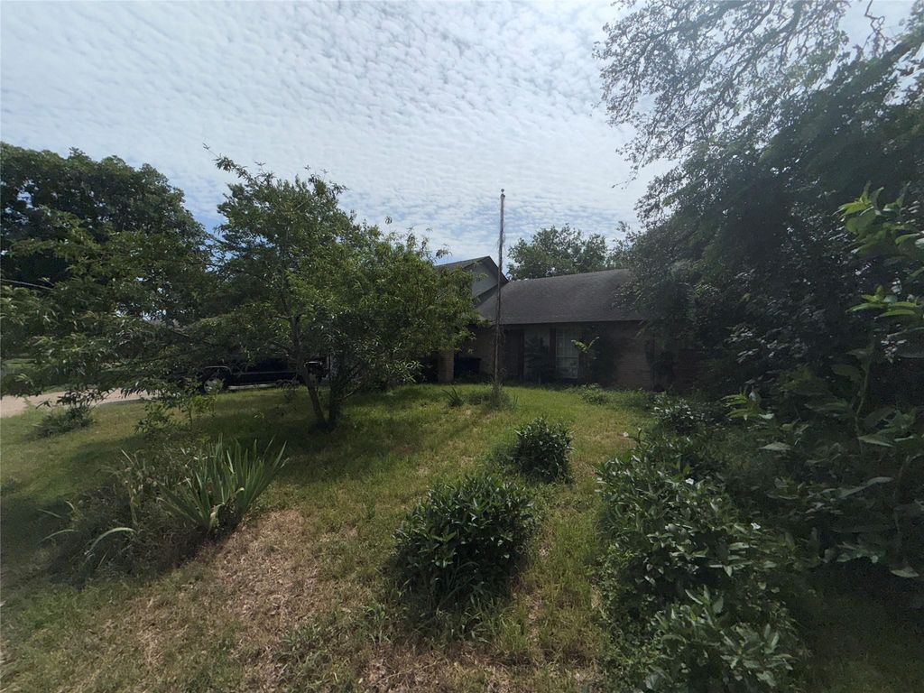 7405 Whispering Winds DR, Austin, TX 78745