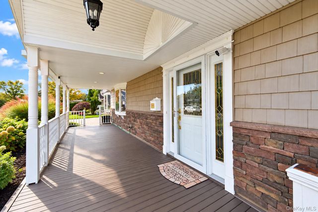 26 Ballad Lane, Hicksville, NY 11801