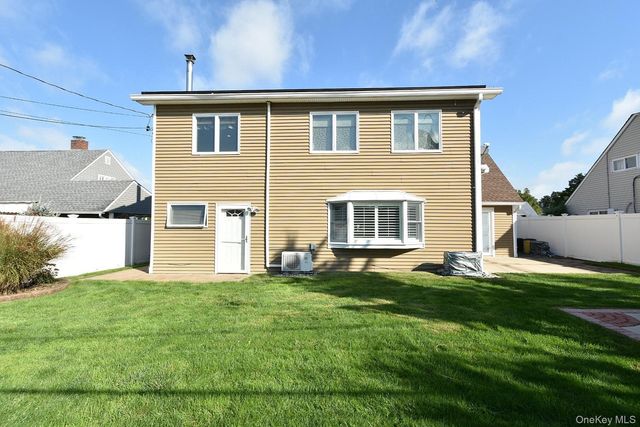 26 Ballad Lane, Hicksville, NY 11801