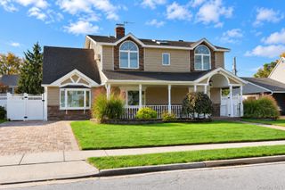 26 Ballad Lane, Hicksville, NY 11801