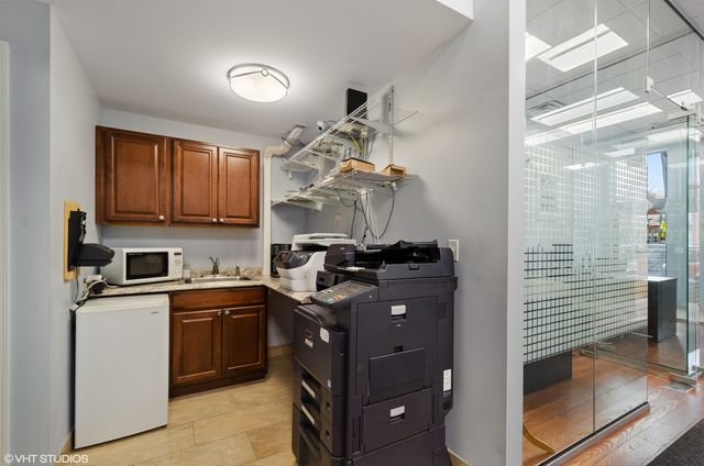 2134 W Lawrence Avenue, Chicago, IL 60625