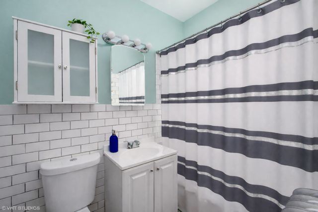 2959 N Springfield Avenue 2F, Chicago, IL 60618