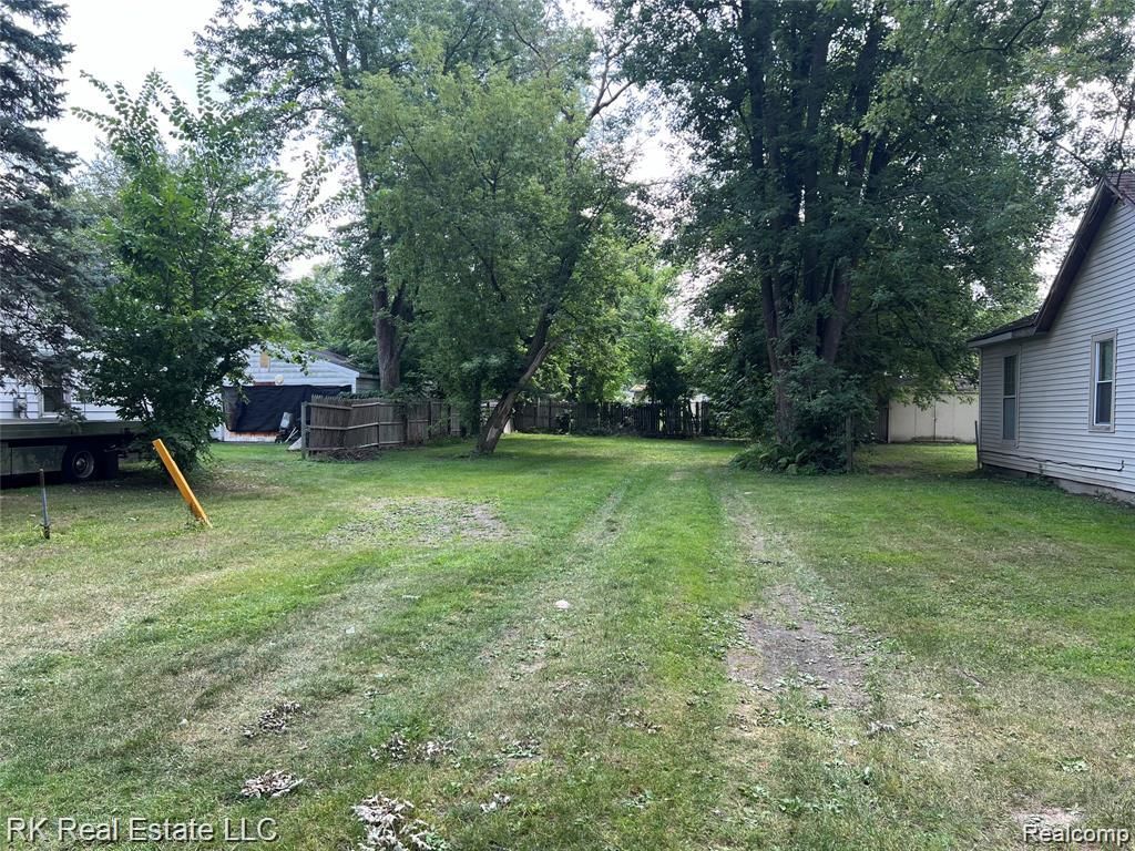 4269 Fenmore Avenue, Waterford, MI 48328