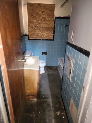 11669 Strathmoor Street, Detroit, MI 48227