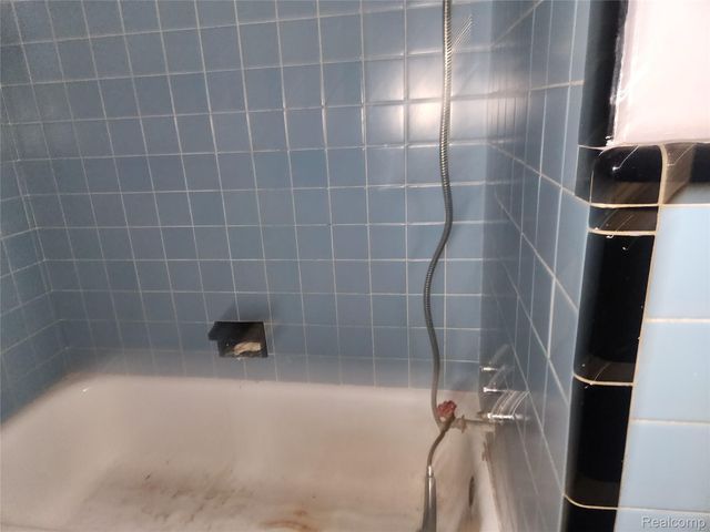 11669 Strathmoor Street, Detroit, MI 48227