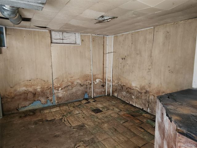 11669 Strathmoor Street, Detroit, MI 48227