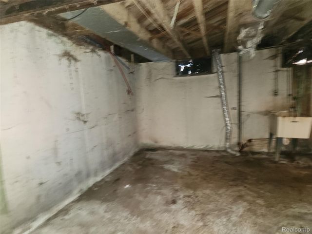 11669 Strathmoor Street, Detroit, MI 48227