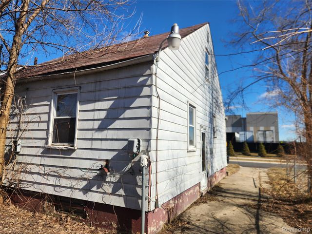 11669 Strathmoor Street, Detroit, MI 48227